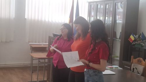 Cadre didactice participante la o sesiune de formare continuă